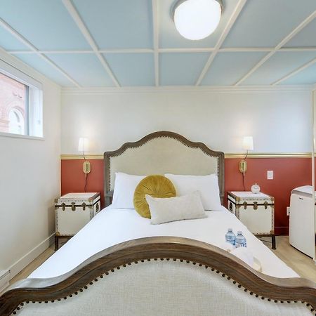 Victoria'S Parliamentary Suite With Private Rooftop Patio & Harbour View Екстер'єр фото