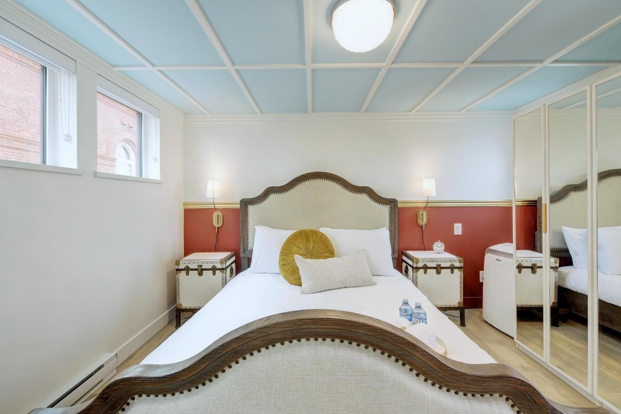 Victoria'S Parliamentary Suite With Private Rooftop Patio & Harbour View Екстер'єр фото