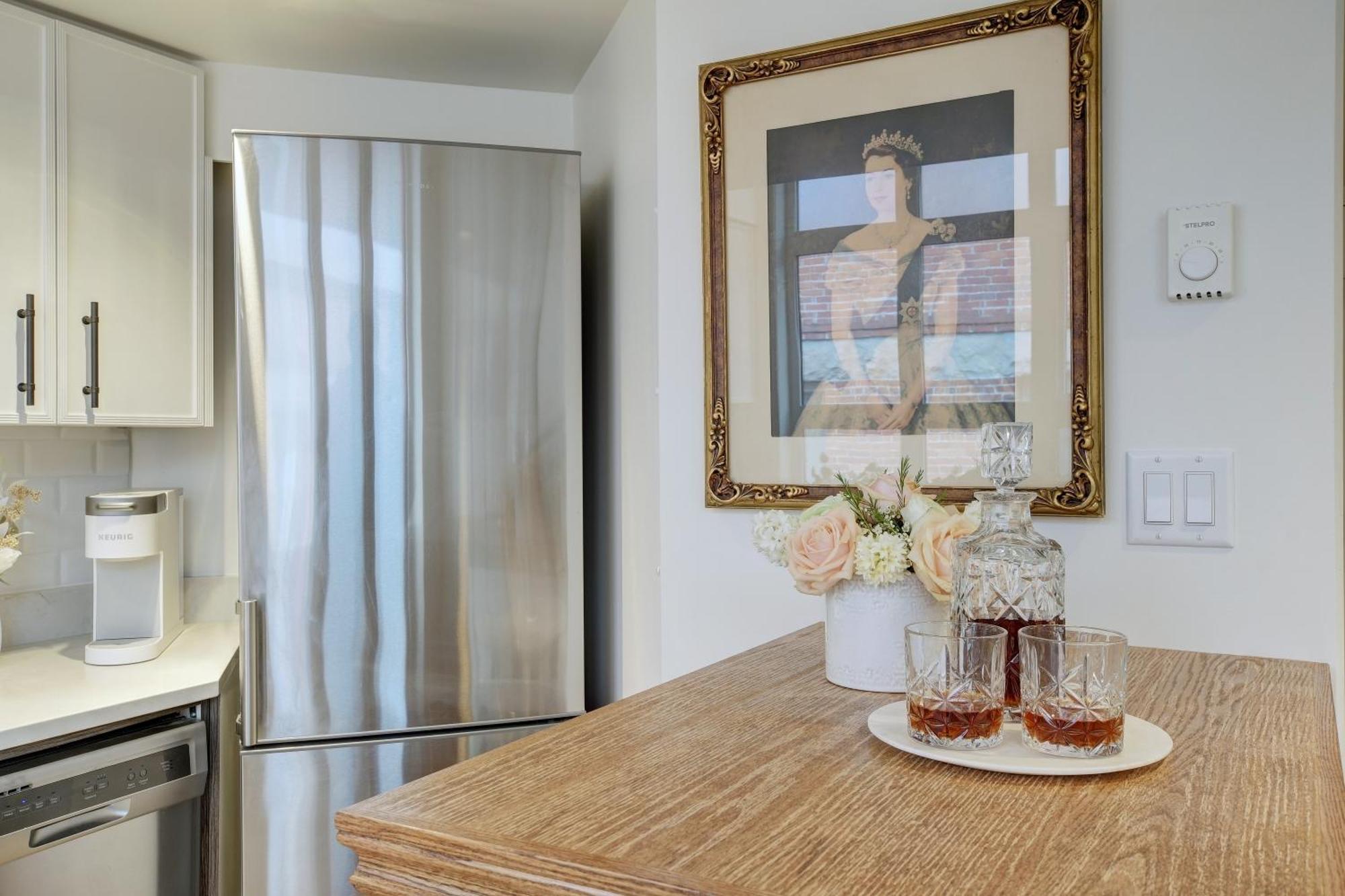 Victoria'S Parliamentary Suite With Private Rooftop Patio & Harbour View Екстер'єр фото