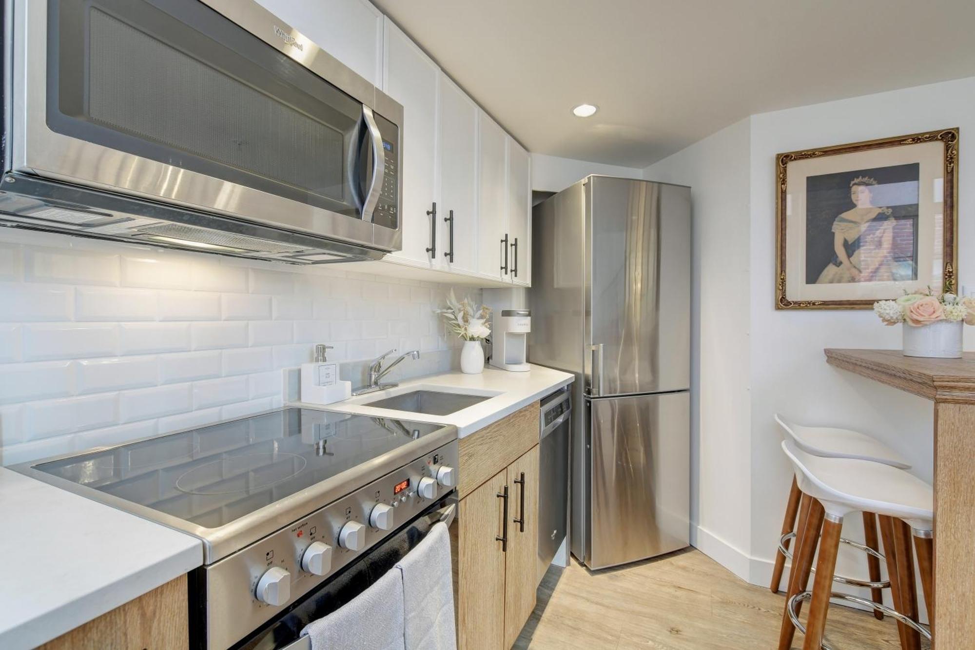 Victoria'S Parliamentary Suite With Private Rooftop Patio & Harbour View Екстер'єр фото