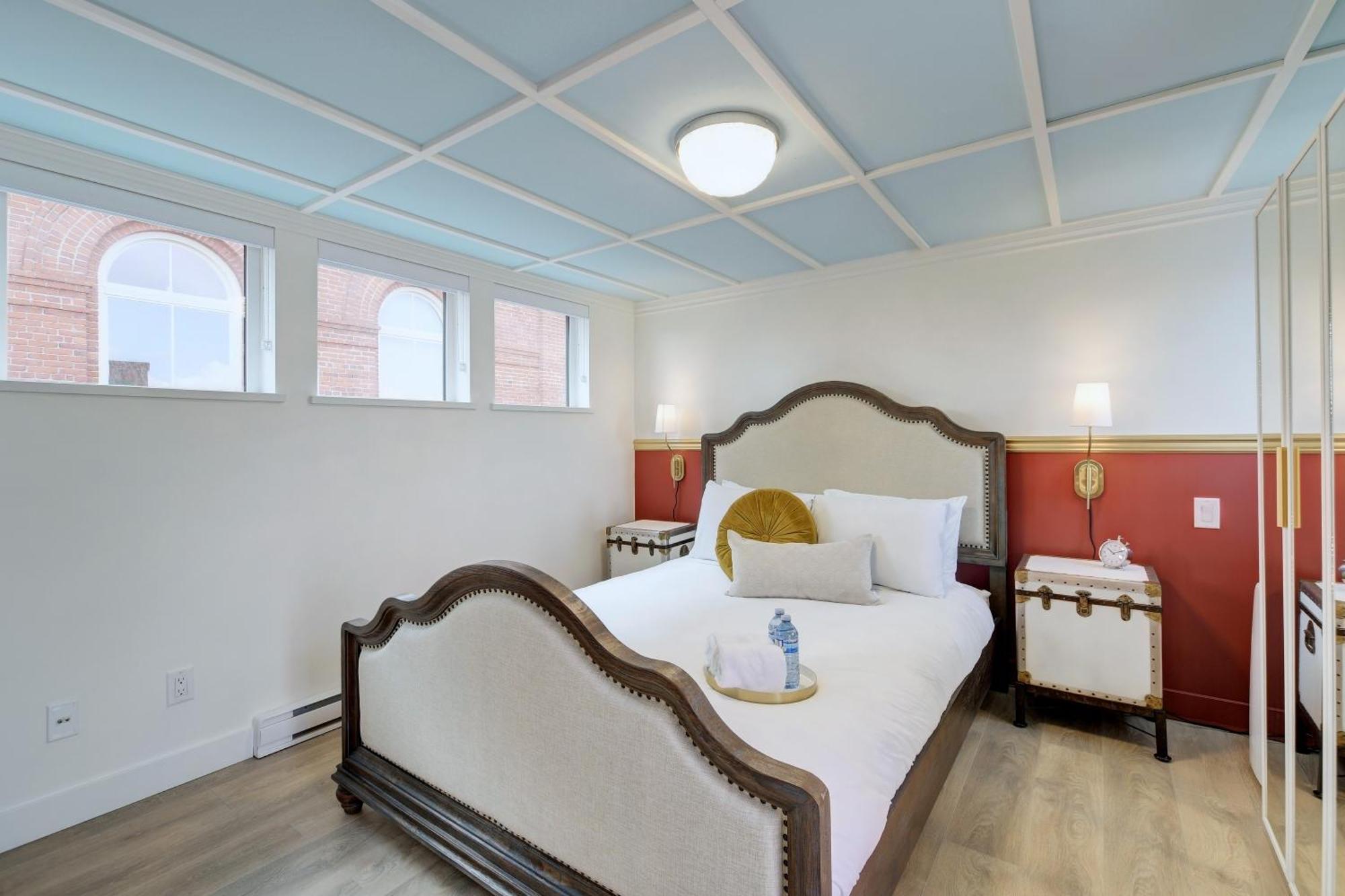 Victoria'S Parliamentary Suite With Private Rooftop Patio & Harbour View Екстер'єр фото