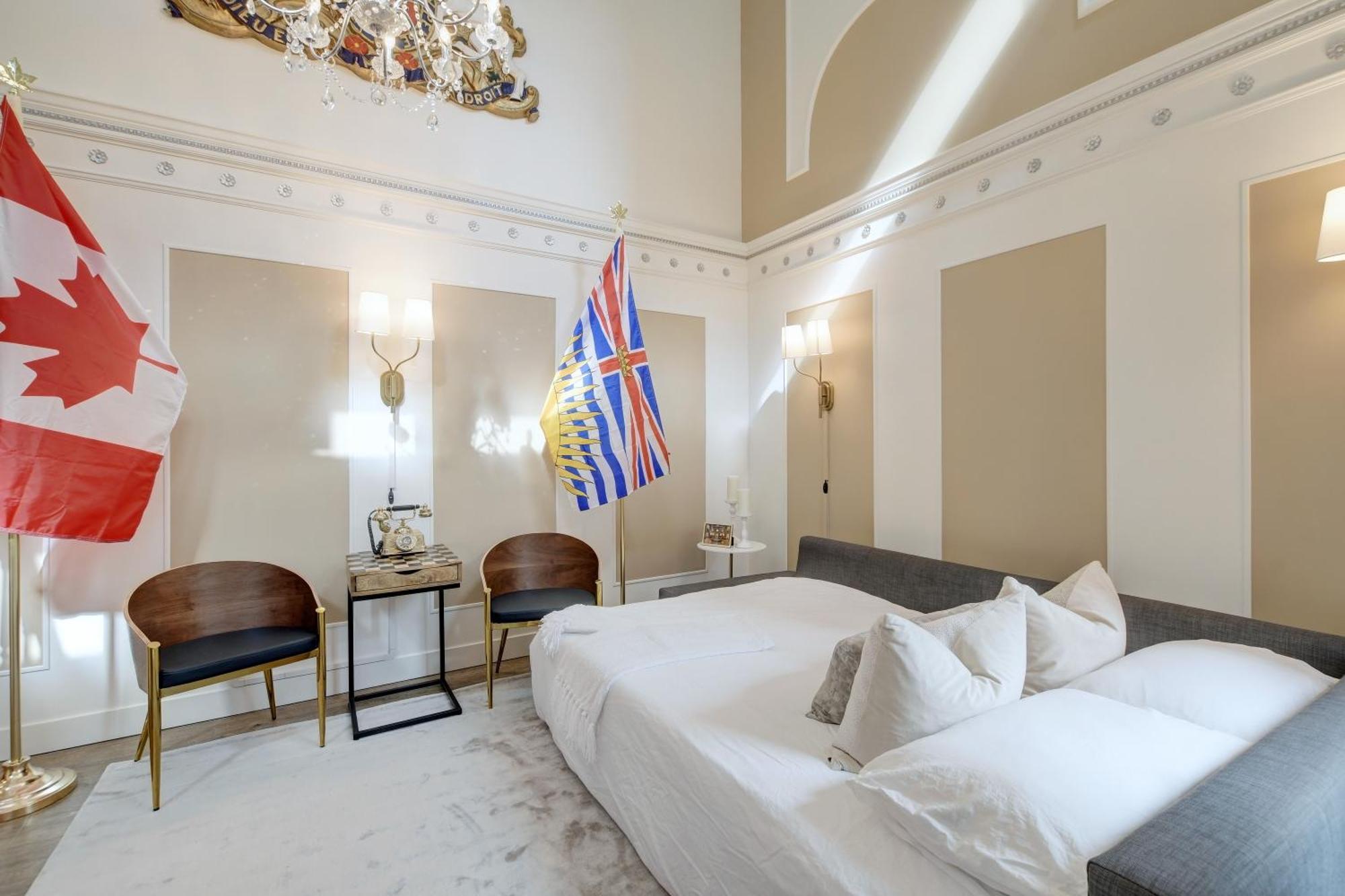 Victoria'S Parliamentary Suite With Private Rooftop Patio & Harbour View Екстер'єр фото